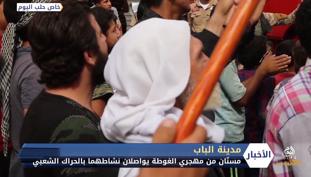 مسنّان من الغوطة يواصلان حراكهما الشعبي في مدينة الباب بعد التهجير