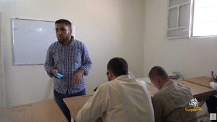 سواعد أمل: أحمد طلحة..فقد البصر ولكنه اكتسب البصيرة