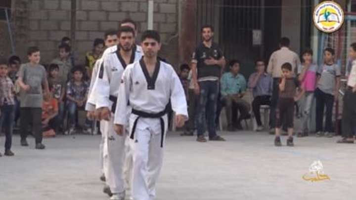 سواعد أمل – مدرب سوري يدمج بين الرياضة وتعليم القرآن