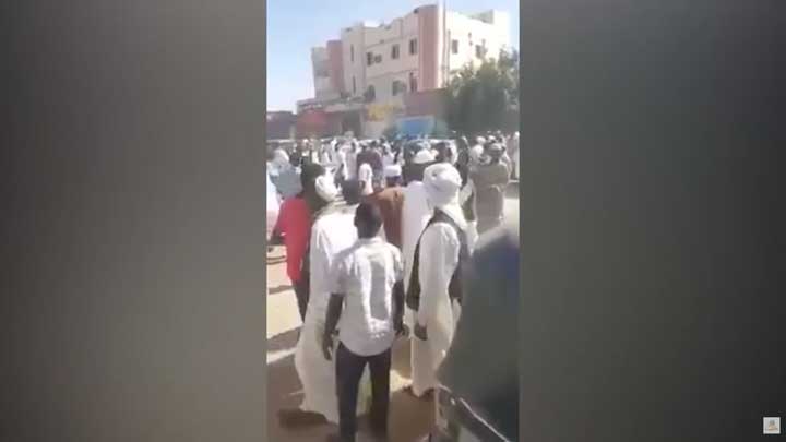 ثنايا الخبر: طائرة شحن روسية تقل البشير إلى دمشق بزيارة غير معلنة