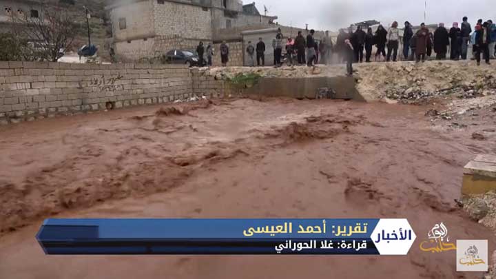 الأمطار والثلوج تلحق أضراراً بمخيمات السوريين في لبنان وعلى الحدود السورية التركية