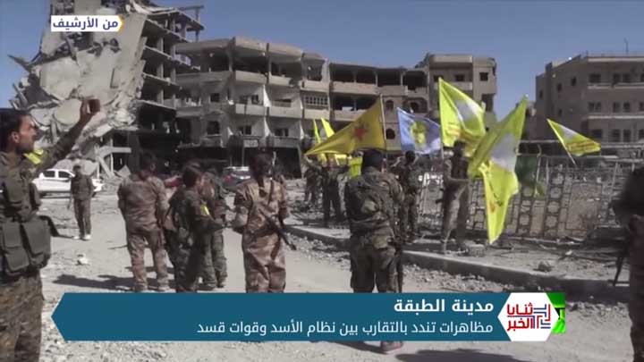 ثنايا الخبر: الطبقة تنتفض ومتظاهرون يرفضون مفاوضات قسد مع نظام الأسد