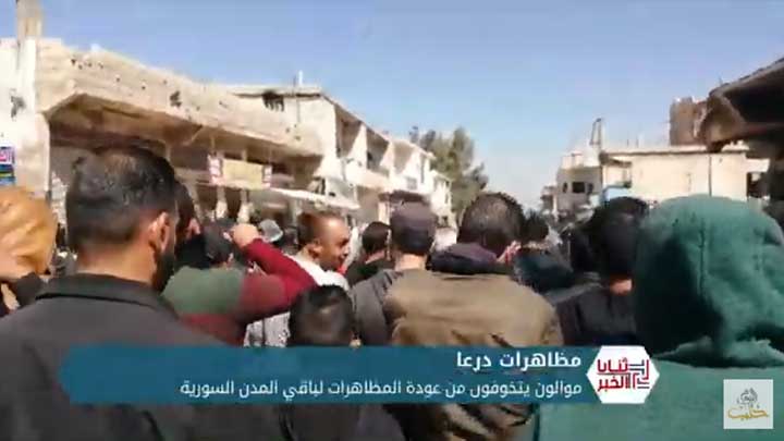 ثنايا الخبر: اتساع رقعة المظاهرات المطالبة بإسقاط النظام في درعا.. وموالون يبدون تخوفهم