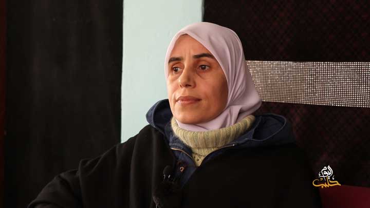 سواعد أمل – رغم التهجير.. ممرضة دمشقية مستمرة في أداء رسالتها الإنسانية