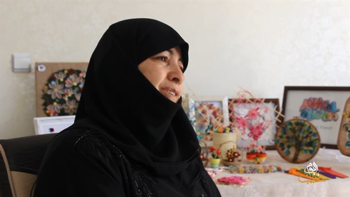 سواعد أمل – إبداع لا تقيده السنوات.. سوريات يتألقن في بلاد اللجوء