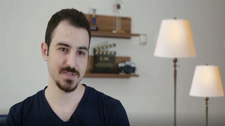 سواعد أمل – صانع أفلام سوري يطمح لنقل “رواية الثورة”