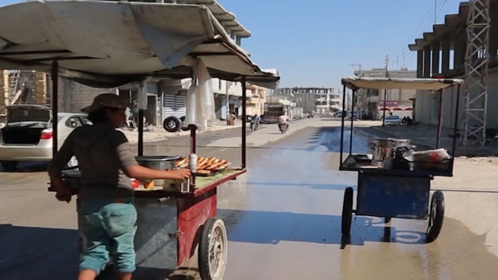 العربات الجوالة.. باب رزق لمئات المدنيين في ريف حلب الشرقي
