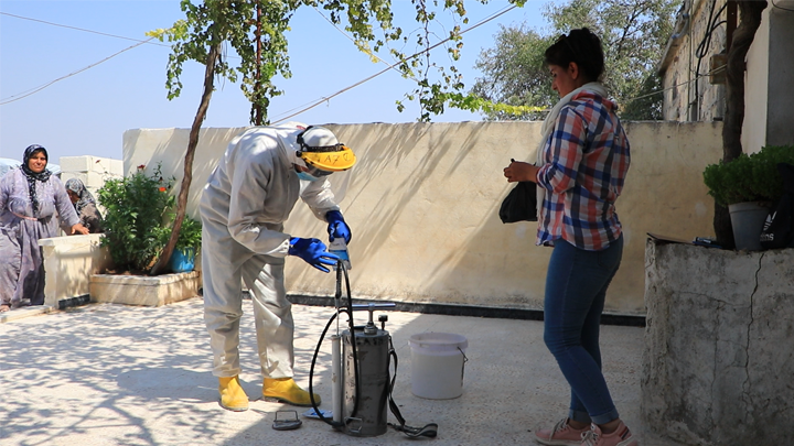 حملة رش مبيدات حشرية للحد من انتشار مرض اللشمانيا في مدينة عفرين