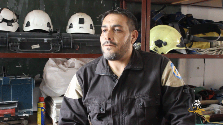 سواعد أمل – وفاء لقسم الثورة.. مدرب في الدفاع المدني السوري يتمسك بالعمل الإنساني