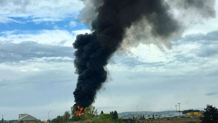 7 قتلى جراء تحطم طائرة من الحرب العالمية الثانية في مطار أمريكي “فيديو”