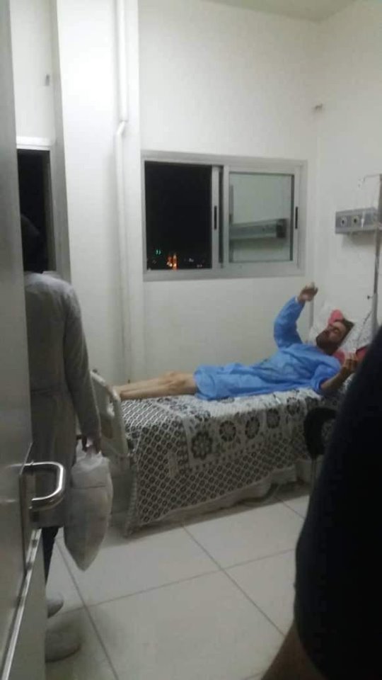 حاتم غزال وهو في المشفى