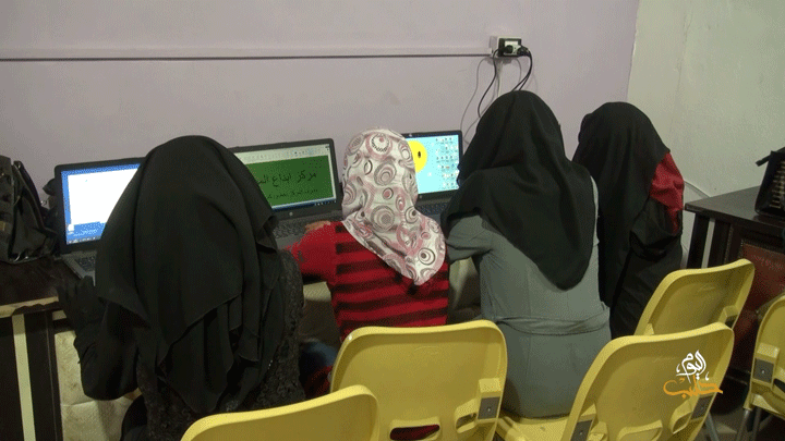 سواعد أمل – بجهود حثيثة مركز يعمل على تمكين المرأة في الشمال السوري