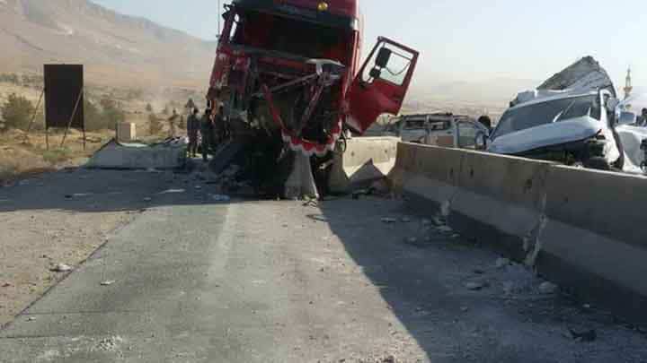 مقتل امرأة وإصابة آخرين بحادث سير في ريف حمص