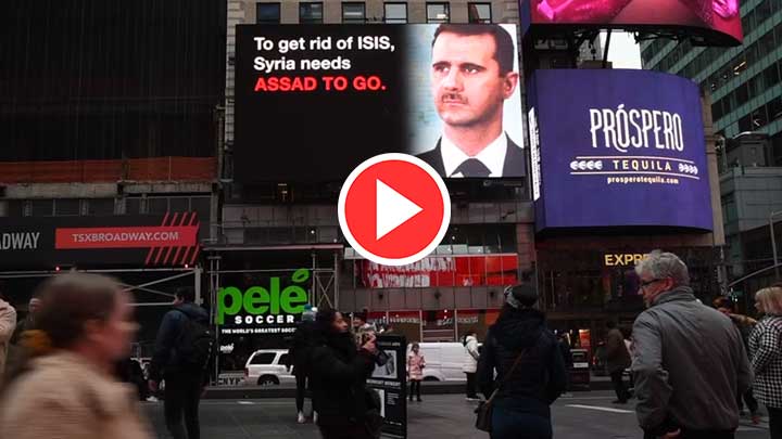 الجالية السورية تعرض أبرز الانتهاكات بحق السوريين على لوحة إعلانية في نيويورك “فيديو”