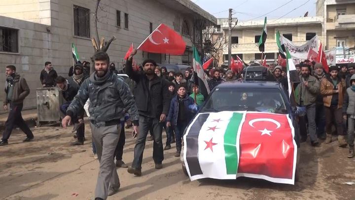 مظاهرة في مدينة معرة مصرين تطالب بالتدخل التركي في إدلب