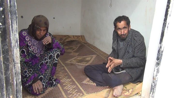 أخوان من ذوي الاحتياجات الخاصة تقسو عليهما ظروف النزوح بريف إدلب الشمالي