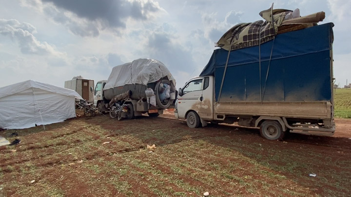 مجلس بلدة كفرة شمالي حلب ينشئ مخيماً للنازحين