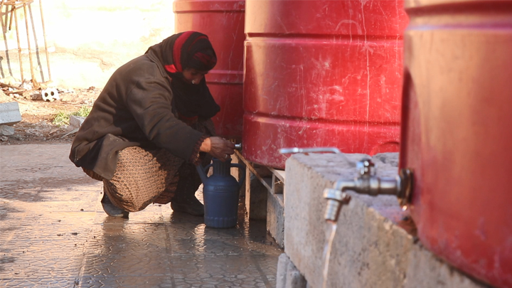 أوضاع صعبة يعيشبها نازحو رأس العين والجيش الوطني السوري يدعوهم للعودة عبر حلب اليوم