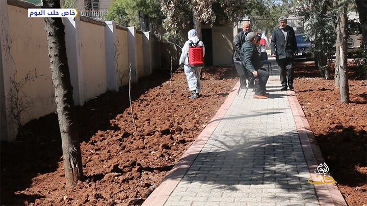 حملة تعقيم للمدارس والمرافق العامة في مدينة إعزاز شمال حلب للوقاية من كورونا