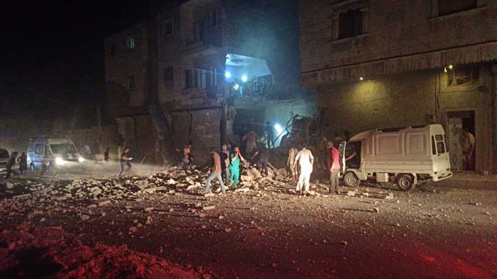 جرحى مدنيون بغارات جوية يعتقد أنها روسية على مدينة الباب بريف حلب الشرقي