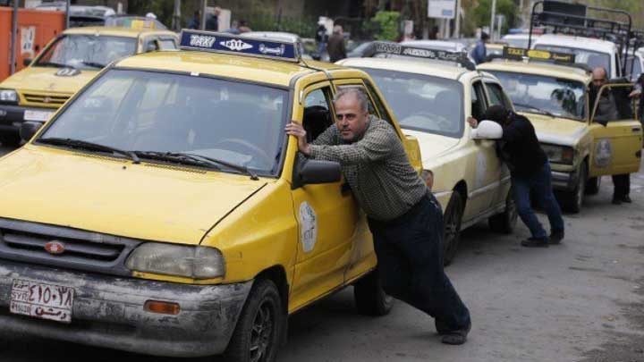 نوبة قلبية تودي بحياة شخص أثناء انتظاره على أحد طوابير البنزين في درعا