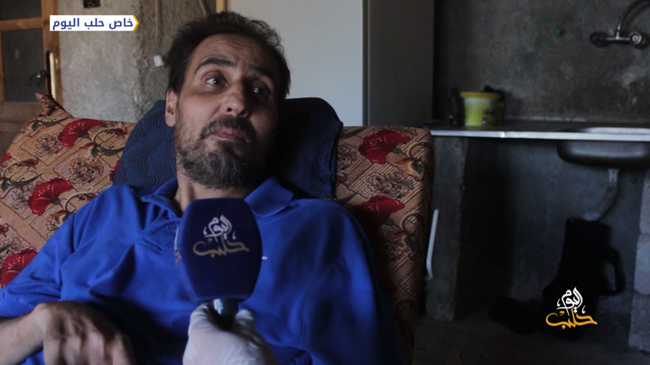 شلل وفقر ونزوح وسط غياب الجهات المعنية.. معاناة كبيرة يعيشها أبو وسيم وأسرته بريف إدلب