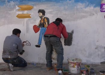 قصص من الثورة – الحلقة الثالثة: عزيز الأسمر.. رسام ثائر خاطب العالم من خلال لوحاته على جدران بنش المدمرة