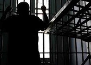 بعد 8 سنوات من اعتقاله والتبلّغ بوفاته.. الإفراج عن شاب من دوما من سجون النظام