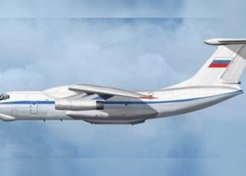 محملة بالمدرعات والعناصر.. طائرة “يوشن” الروسية تحط في مطار ديرالزور