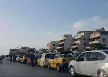 ازدحام على محطات الوقود في اللاذقية.. ومخاوف من عودة أزمة البنزين