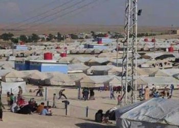 خروج عشرات العائلات من مخيم “الهول” بريف الحسكة