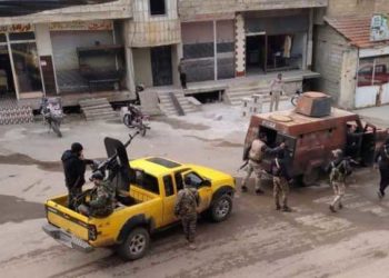 بعد مقتل أحد عناصرها.. قوات النظام تنفذ حملة دهم وتفتيش شمالي درعا