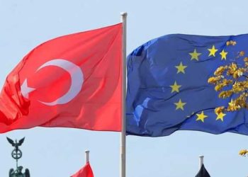 حتى 2022.. المفوضية الأوروبية تمدّد برنامجي مساعدات للاجئين في تركيا