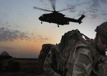 مقتل خلية تابعة لـ”تنظيم الدولة” بعملية إنزال جوي في دير الزور