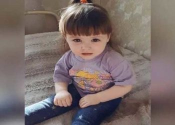 ماتت متجمدة.. وفاة طفلة روسية بعد سيرها خلال النوم