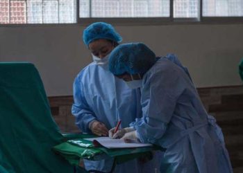 إيران.. كورونا يصيب 60 ألفاً من الممرضين