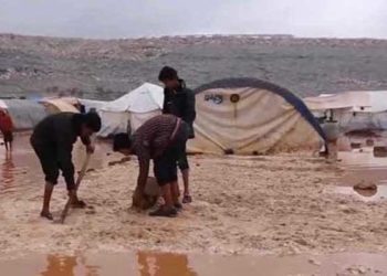 “منسقو الاستجابة” لـ “حلب اليوم”: تضرر 14 مخيماً خلال الـ 24 ساعة الماضية بشمال غرب سوريا