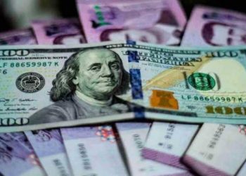 خلال أسبوع.. انخفاض حاد لليرة السورية أمام الدولار وارتفاع الذهب