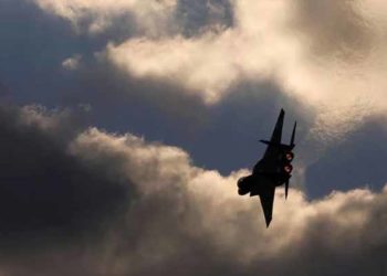 الطيران الإسرائيلي يستهدف نقاطاً عسكرية في دير الزور وقوات النظام تحصي الأضرار!