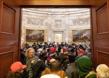 “مكتب التحقيقات الفيدرالي” ينشر صورة المشتبه به بزراعة قنبلة في واشنطن