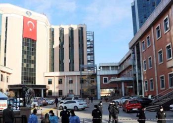 تركيا تحجر 15 وافداً من بريطانيا بسبب إصابتهم بفيروس كورونا الجديد