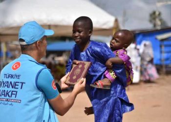 وقف الديانة التركي يعلن توزيع مليون نسخة من القرآن في 80 دولة حول العالم