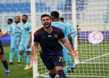 بعد طرده من منتخب النظام.. “عمر خريبين” يتألق في الإمارات ويقود فريقه لفوز كبير