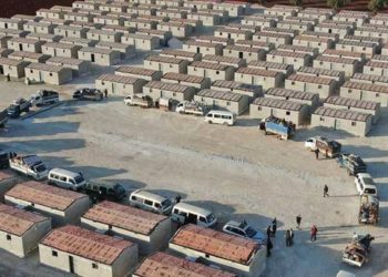 نازحون يتسلمون عشرات المنازل من الطوب شمال حلب