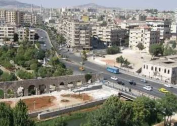 شاهد.. سيارة تدهس مدنياً في حماة