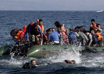 ألبانيا تنقذ 55 سورياً وسط البحر أثناء توجههم إلى إيطاليا