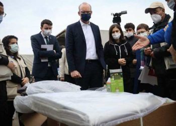 إيرلندا تتفقد سير توزيع المساعدات على الحدود التركية السورية