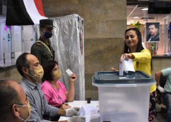 “فراس طلاس” يكشف عن خطة روسية لتغيير الدستور ومساعدة الأسد في الانتخابات