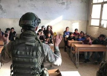 الدفاع التركية توعي الأطفال حول كيفية تجنب الألغام شمال سوريا