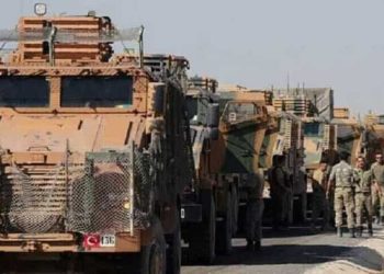 تركيا تدفع بتعزيزات عسكرية إلى إدلب